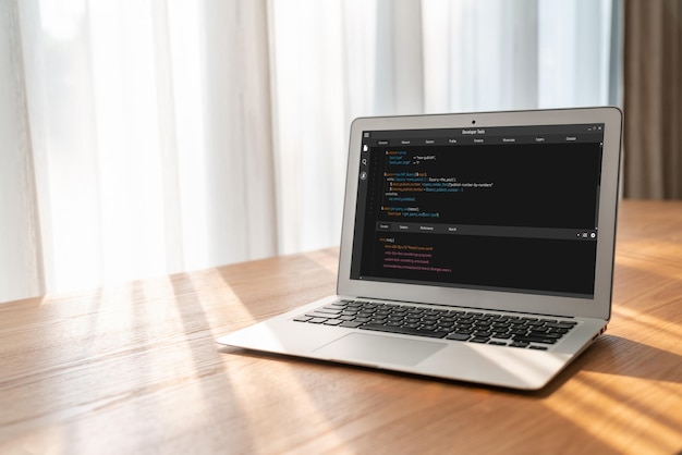 Programación de desarrollo de software en la pantalla de la computadora para aplicaciones modernas