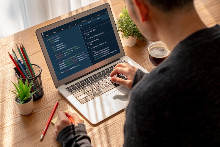Foto programación de desarrollo de software en la pantalla de la computadora para aplicaciones modernas