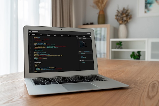Programación de desarrollo de software en la pantalla de la computadora para aplicaciones modernas