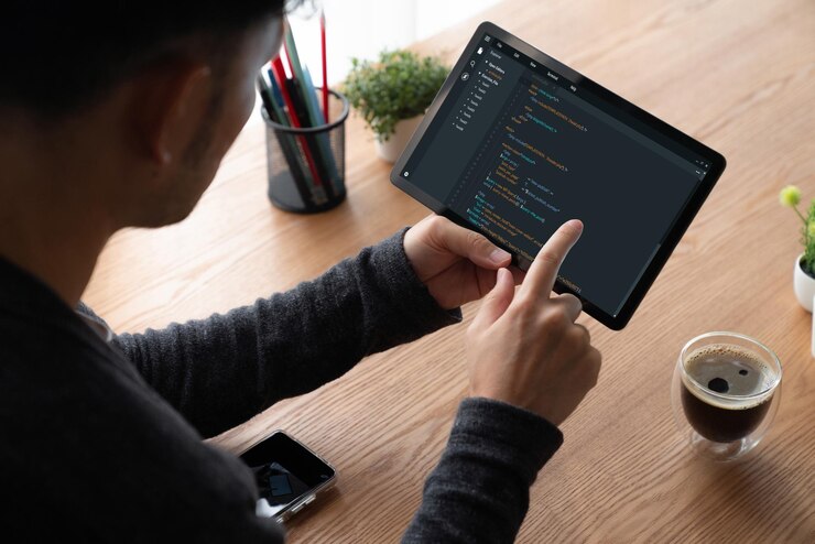 Foto programación de desarrollo de software en la pantalla de la computadora para aplicaciones modernas
