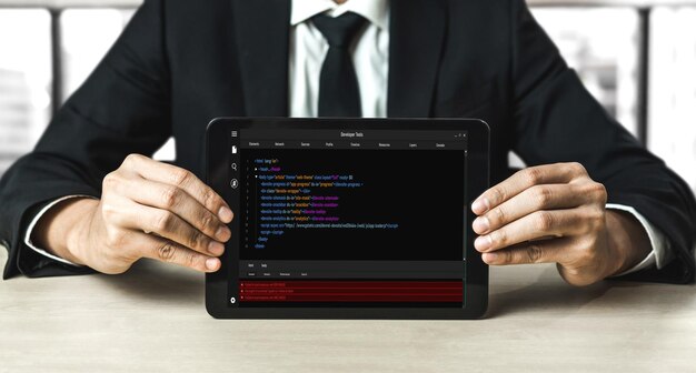 Programación de desarrollo de software en la pantalla de la computadora para aplicaciones modernas