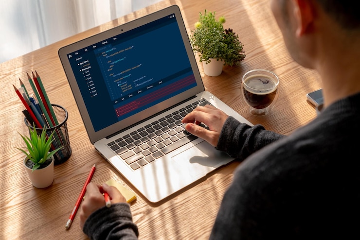 Foto programación de desarrollo de software en la pantalla de la computadora para aplicaciones modernas