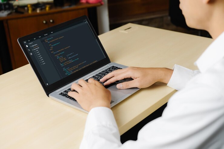 Foto programación de desarrollo de software en la pantalla de la computadora para aplicaciones modernas