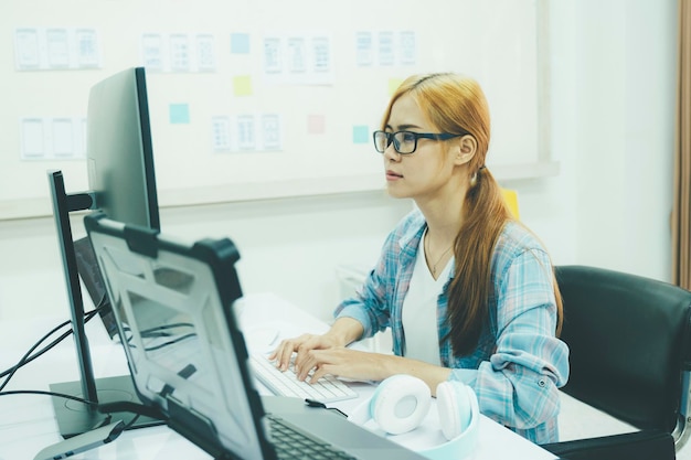 El programador es la codificación y la programación de software