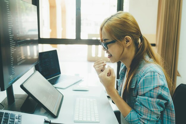 El programador es la codificación y la programación de software