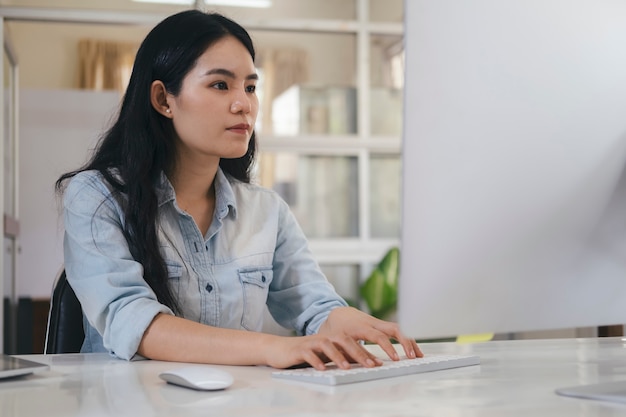 El programador es software de codificación y programación.