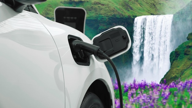 Progressives Konzept der Energienachhaltigkeit durch EV-Autos im Wasserfall