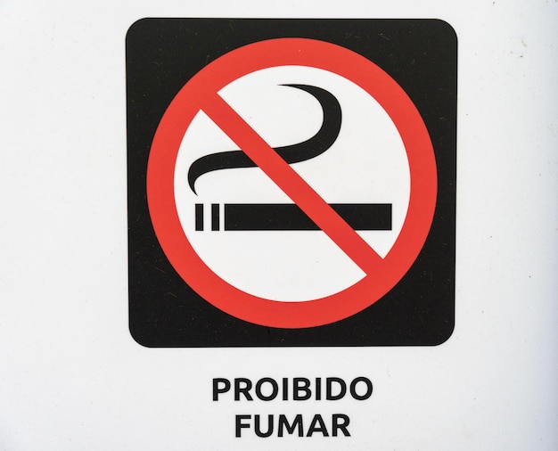 Se prohíbe fumar en el cartel Prohibido Fumar