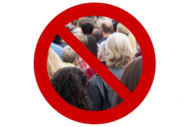 Prohibición de distanciamiento social en reuniones públicas sin señal de prohibición de multitudes