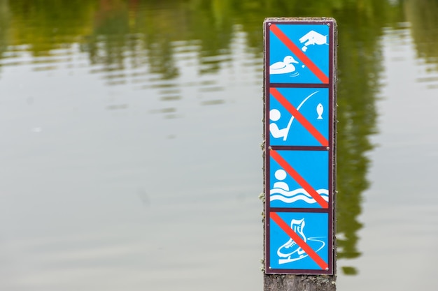 Prohibición de pescar, alimentar a las aves, nadar y patinar.