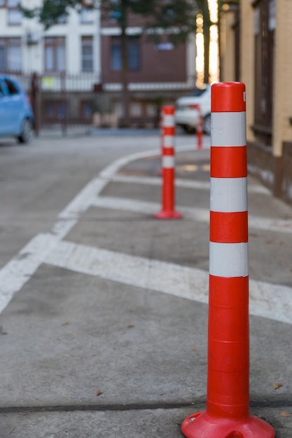 Prohibido aparcar el cono de tráfico naranja