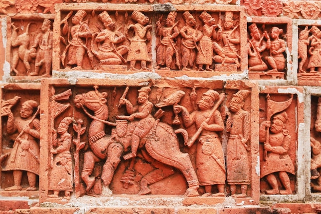 Projeto de terracota na parede do famoso Templo de Kantajew do século 18 em Bangladesh