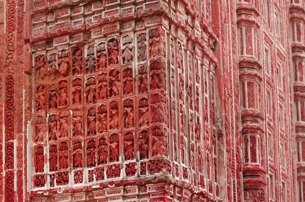 Projeto de terracota na parede do famoso templo de kantajew do século 18 em bangladesh