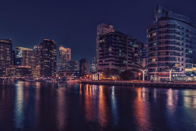 Promenade und Kanal in Dubai Marina