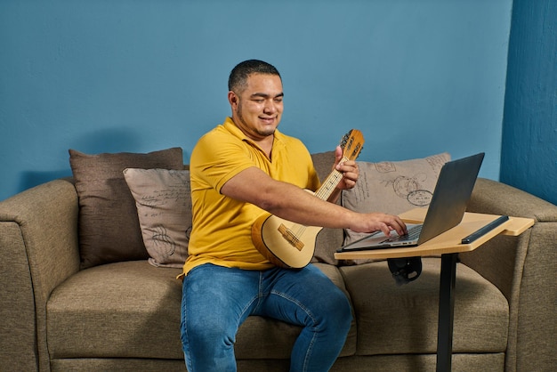 Foto propósito de aprender guitarra online con clases en vivo