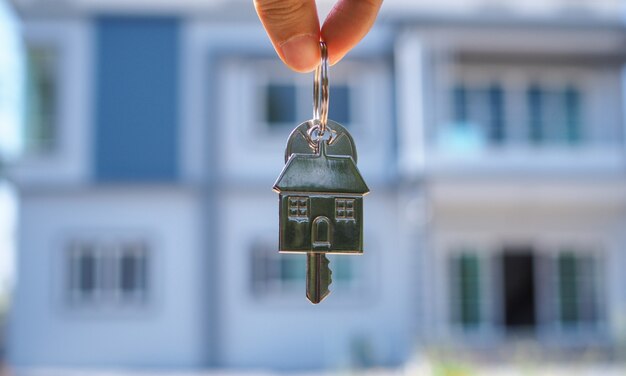 Foto proprietário desbloqueia a chave da casa para nova casa