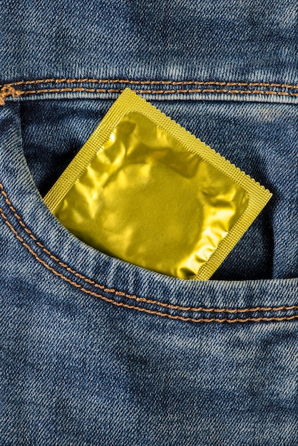 Proteção sexual segura contra gravidez indesejada proteção contra doenças sexuais preservativos no bolso