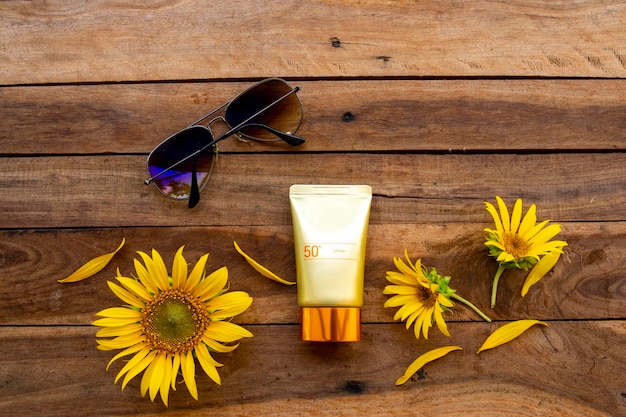 Foto protector solar spf50 cuidado de la salud para la piel cara de estilo de vida mujer