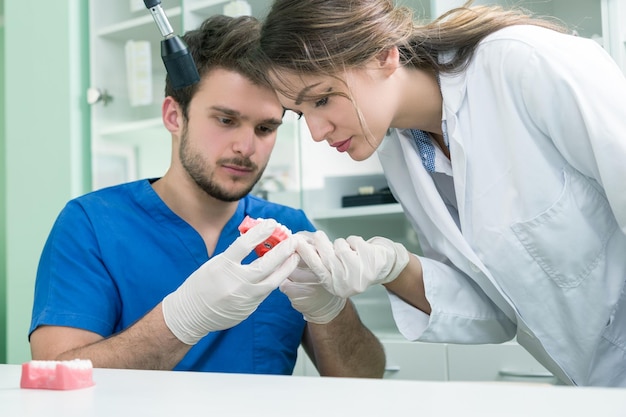 Prótesis dental dentaduras prótesis trabajo