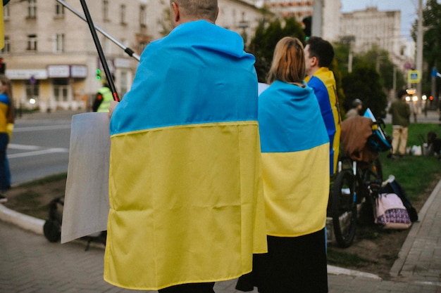 Protestierende mit ukrainischer Flagge Redaktion Republik Moldau 24. April 2022