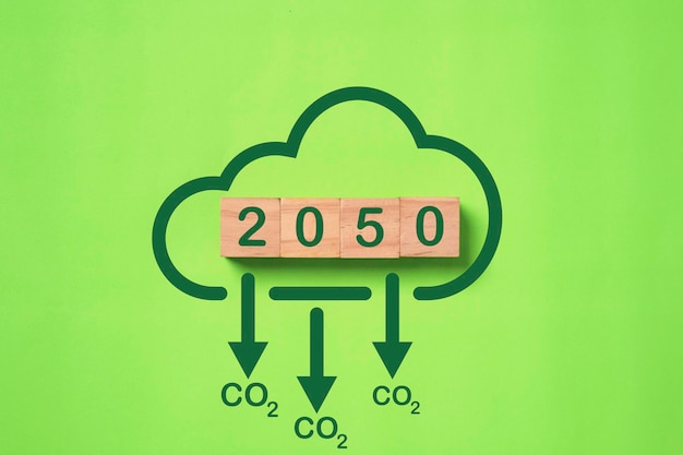 Protocolo de Kioto de 2050 con icono de reducción de CO2 para reducir la huella de carbono de las emisiones de dióxido de carbono y el crédito de carbono para limitar el calentamiento global a partir del concepto de cambio climático