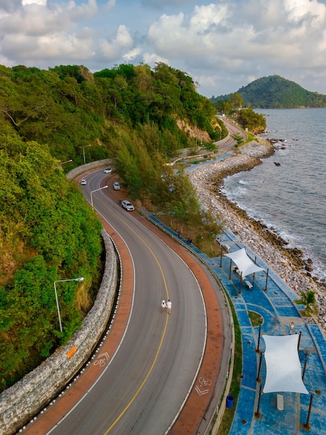 Provincia de Chantaburi Ruta de Tailandia a lo largo de la playa y el océano