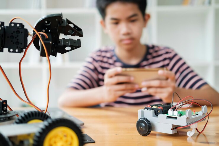 Foto proyecto de robot estudiantil en programación de robótica de tecnología científica y concepto de educación stem