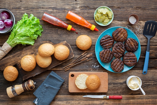 Prozess der Herstellung eines saftigen Burgers