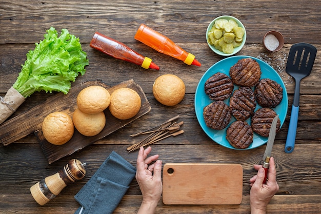 Prozess der Herstellung eines saftigen Burgers