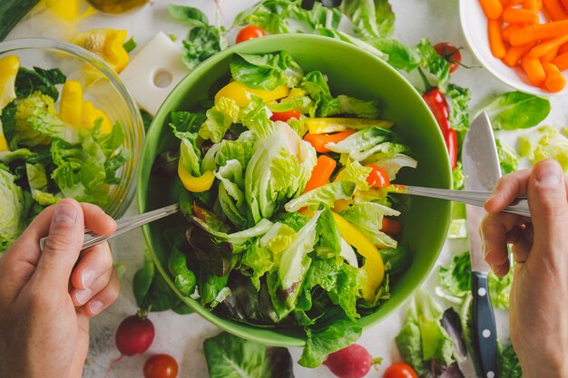 Prozess der vegetarischen Salat zu machen