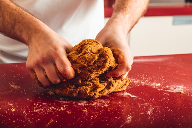 Prozess kochen hausgemachten Seitan. Wie man veganes Fleisch macht