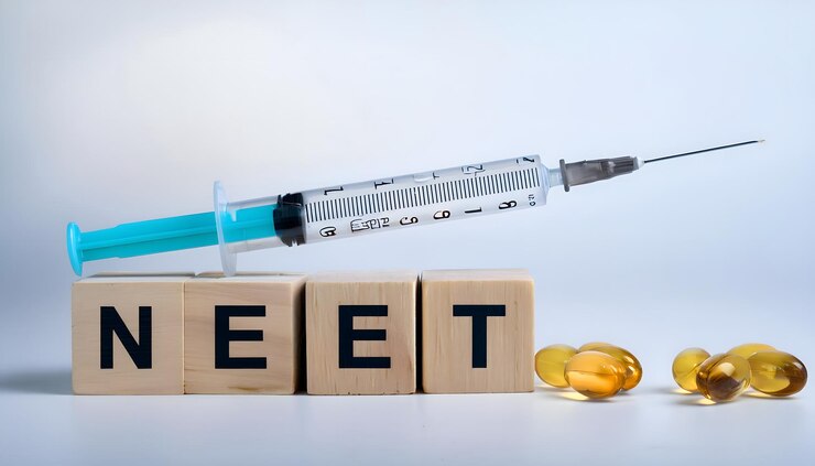 Prueba de ingreso médico NEET UG Concept Tableta y jeringas