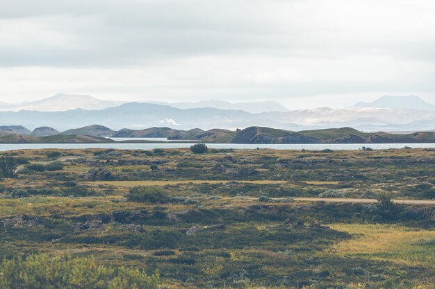 Pseudocráteres Skutustadagigar cerca de la aldea de Skutustadir en el lago Myvatn, Islandia