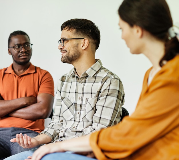 Foto psicoterapia reunião mulher grupo de apoio mantherapy psicologia paciente psicólogo triste emção