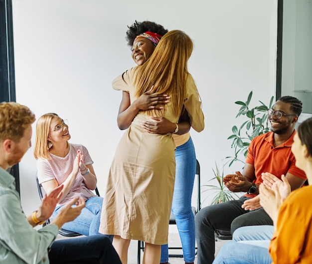 psicoterapia reunión mujer grupo de apoyo mantherapia psicología paciente psicólogo