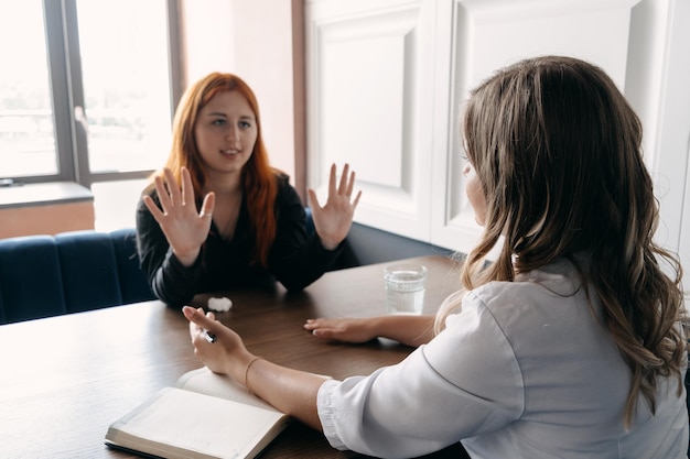 Foto psychische gesundheit wellness-unterstützung emotionale stress-therapie konzept kommunikationssitzung von