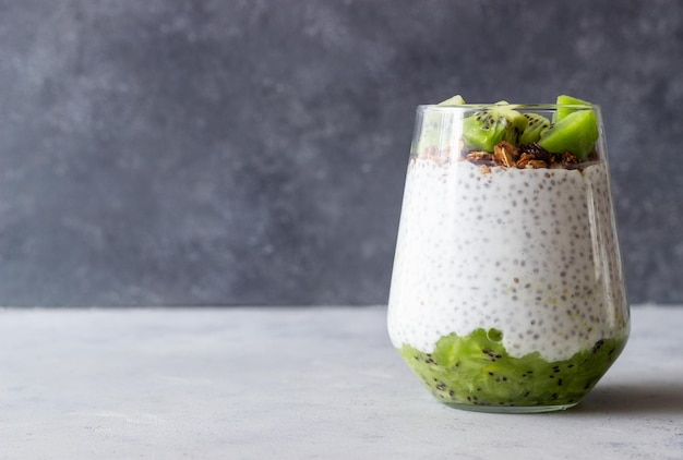 Pudim de chia com kiwi e granola Alimentação saudável Comida vegetariana Café da manhã