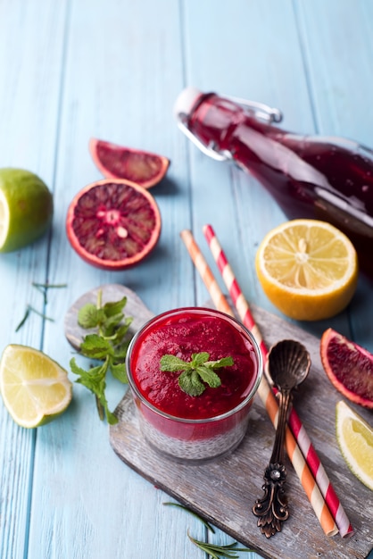 Pudim de Chia com purê de frutas vermelhas