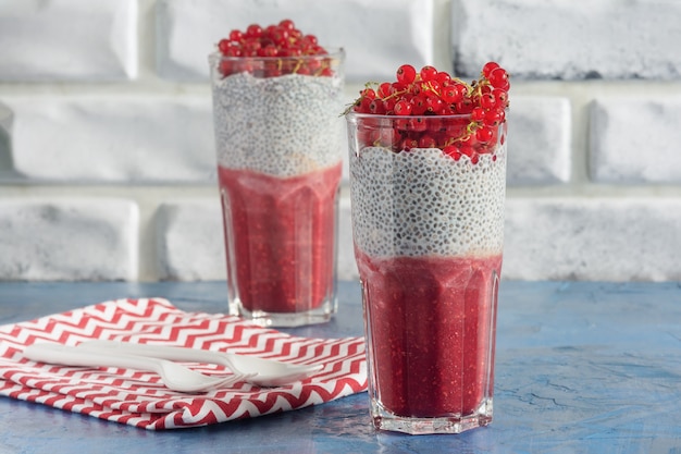 Pudim de sementes de Chia orgânico com Smoothie de Berry