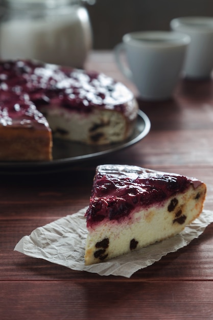 Pudín al horno casero con cereza y pasas