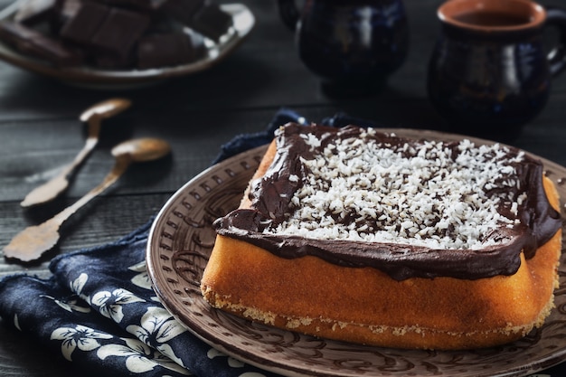 Pudín de coco con leche con tazas