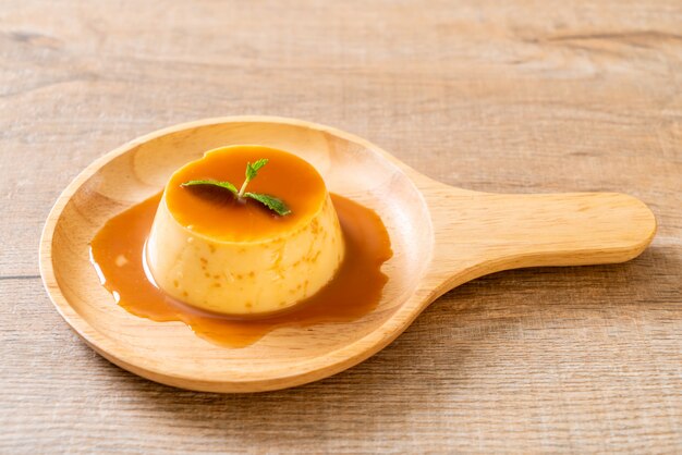 pudín de flan de caramelo hecho en casa