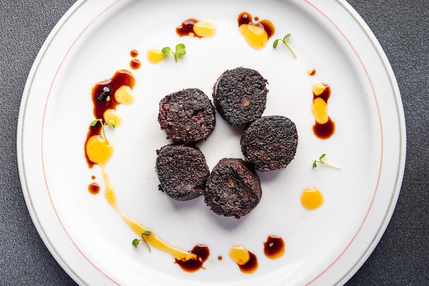 pudín negro o salchicha sangrienta comida saludable comida merienda en la mesa espacio de copia fondo de comida