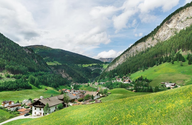 Pueblo en los Alpes austríacos