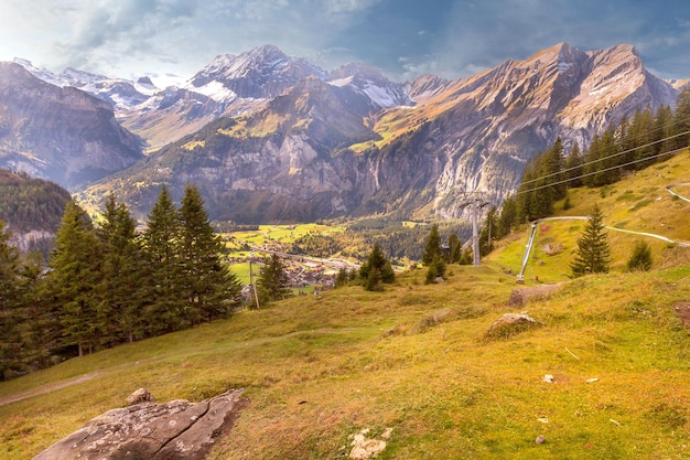 El pueblo alpino de Kandersteg Alpes suizas Suiza