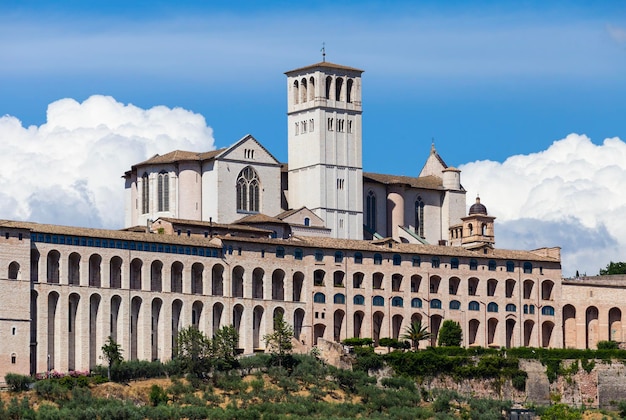 Pueblo de Asís en la región de Umbría Italia La basílica italiana más importante dedicada a San Francisco San Francesco