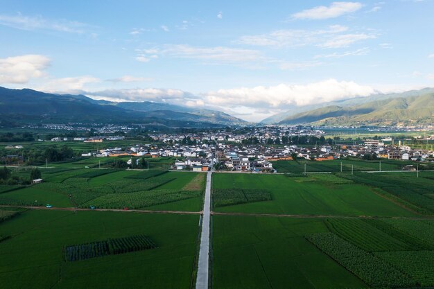 Pueblo y campos en Shaxi Yunnan China