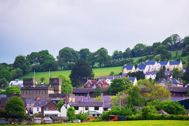 Pueblo con casas antiguas en Brecknockshire en Brecon Beacons en Gales del Sur. Brecon Beacons es una cadena de montañas en el sur de Gales del Reino Unido, Gran Bretaña.