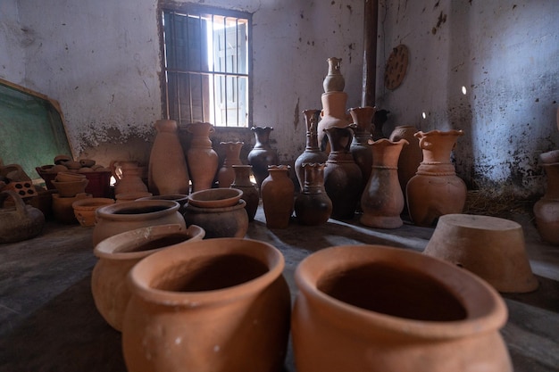 Un pueblo de cerámica Bau Truc Phan Rang ciudad Vietnam ollas de arcilla artesanía tradicional
