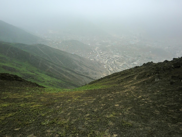 Un pueblo entre cerros Asentamiento humano de bajos recursos económicos en Lima Comas Perú